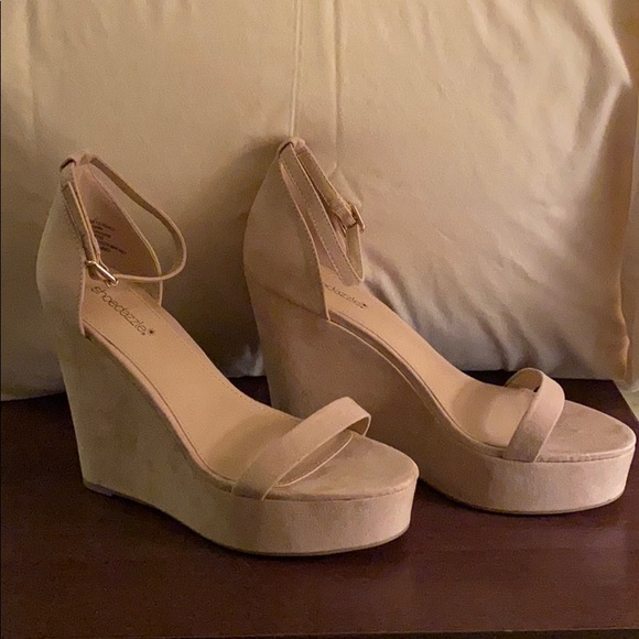 👡Heels👡 - Picture 2 of 7